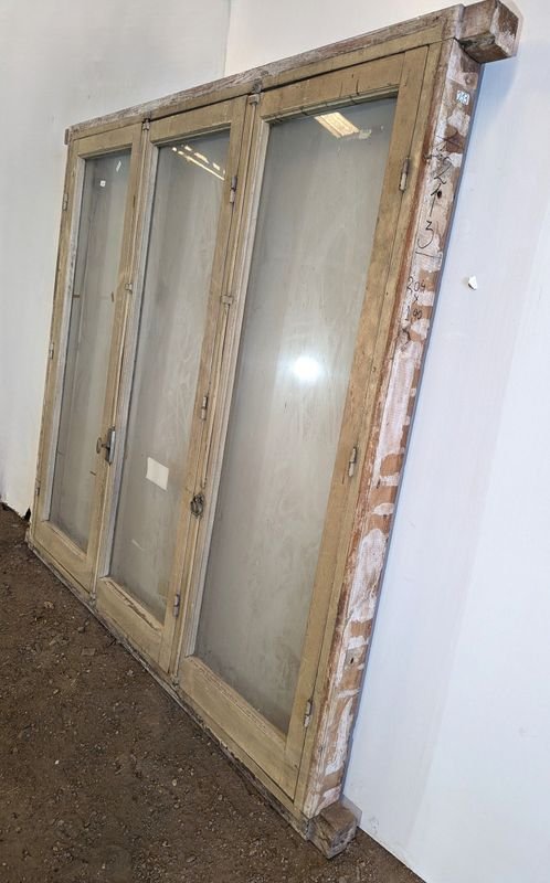 Ventana antigua de tres hojas batientes en cedro y pinotea - imagen 5
