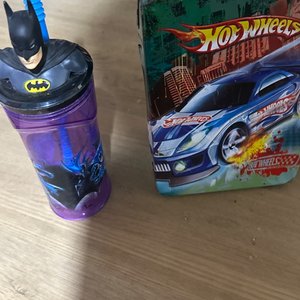 Lote siguiente: Vaso Infantil con Tapa y Lata Metálica Hot Wheels