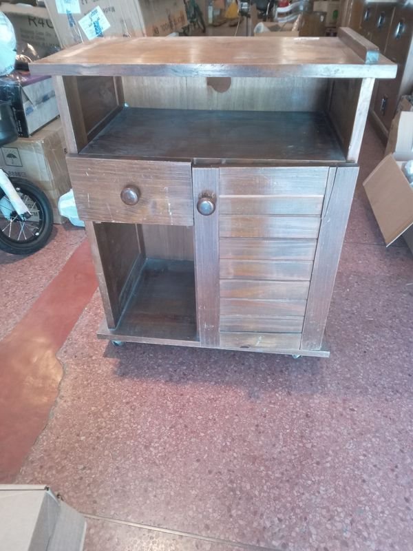 Lote anterior: Mesa de madera con diseño antiguo