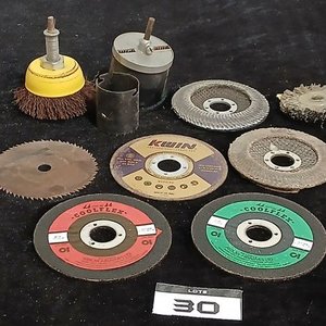 Lote de Discos de Corte, Cepillos y Sierras para Herramientas - imagen 1