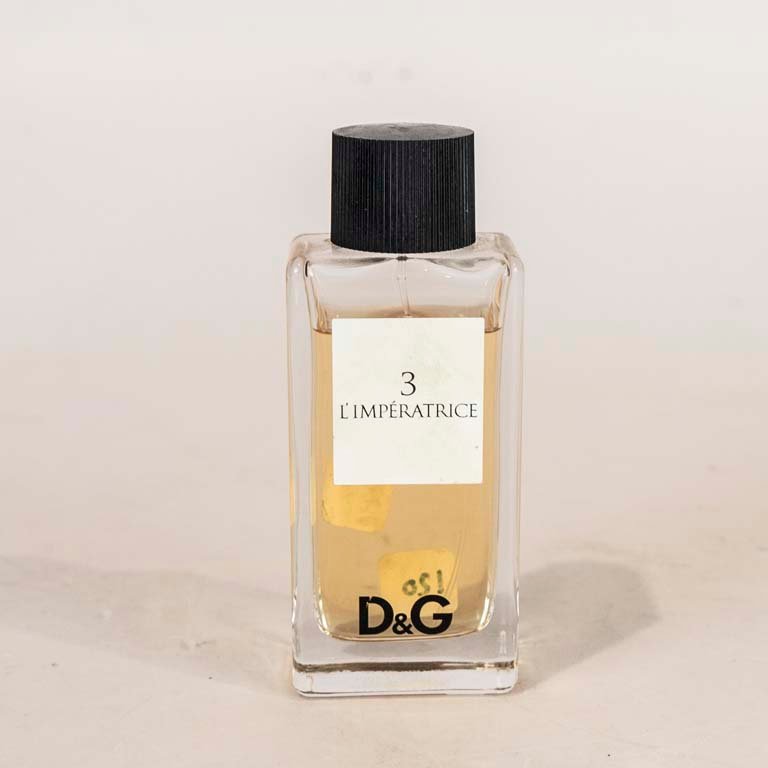 Lote siguiente: Perfume con faltante 100 ml.