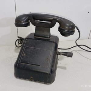 Lote anterior: Teléfono Antiguo de Mesa con Manivela Lateral