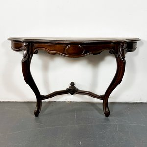 Lote anterior: Consola Victoriana de Cedro con Patas Talladas y Chambrana