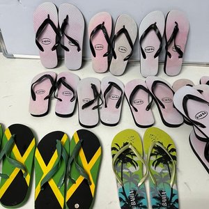 Lote de 13 Pares de Ojotas y Chinelas Variadas - imagen 6