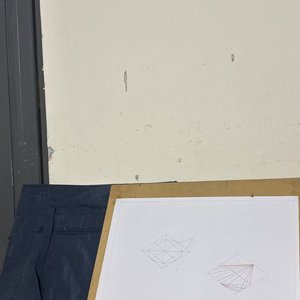 Lote siguiente: Tabla de Dibujo con Carpeta y Papeles