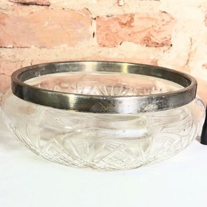 Lote siguiente: Centro de Mesa de Vidrio con Borde de Platina