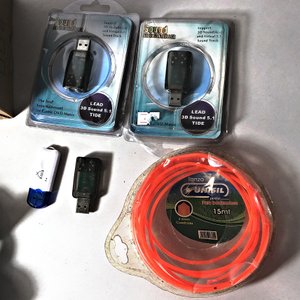 Lote de Accesorios: Tanza, Cables USB, Soportes para Tablet y Celular, Jabonera - imagen 4