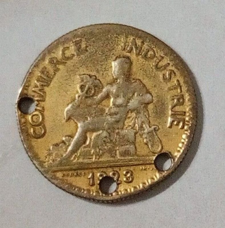 Moneda Francesa 50 Centimes Cámara de Comercio 1923 con Perforaciones