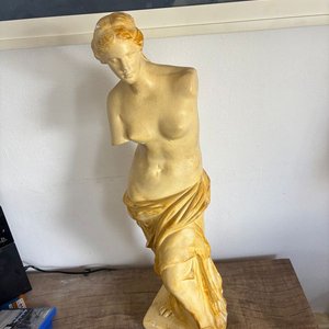 Escultura Clásica Venus de Milo en Yeso con Pátina - imagen 5