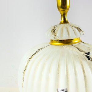 Lámpara de Sobremesa Opalina Blanca con Detalles Dorados - imagen 3