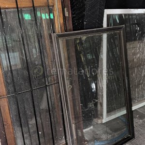 Estufa Antigua de Hierro con Puerta de Vidrio y Ventanas - imagen 2