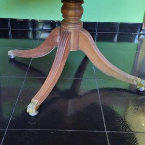 LOTE DESTACADO- hermosa mesa de diseño clasico inglesa - imagen 2