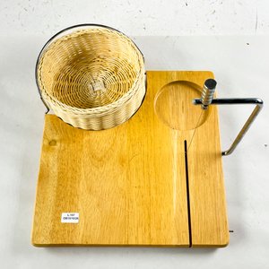 Tabla Corta Quesos con Canasta y Cortador - imagen 2