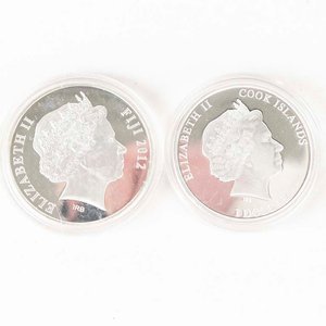 Lote anterior: 2 Medallas Conmemorativas Reina Elizabeth II: Fiji 2012 y Cook Islands 1 Dólar
