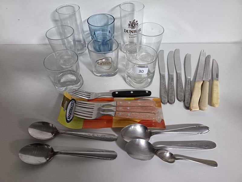 Lote de Vasos y Cubiertos Varios