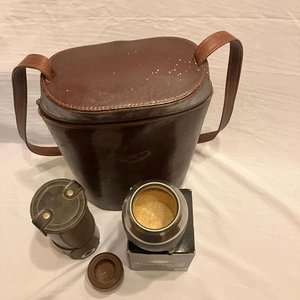 Set Matero Uruguayo Artesanal de Cuero con Mate y Yerbera - imagen 4