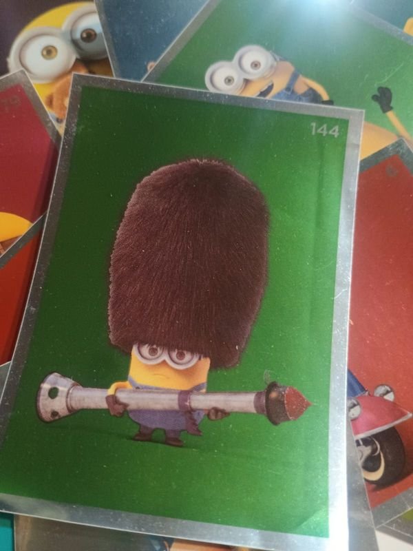 Lote de 40 figuritas posteadas de los Minions - imagen 5