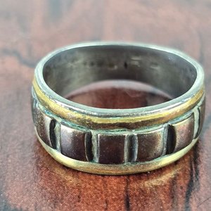 Lote anterior: Anillo Antiguo de Plata con Detalles Dorados