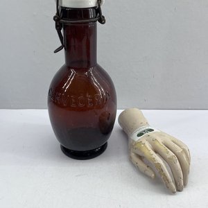 Lote siguiente: Botella Antigua Cervecería Oriental Alemana con Tapón de Porcelana