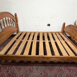 Lote siguiente: Cama de 2 Plazas en Pino