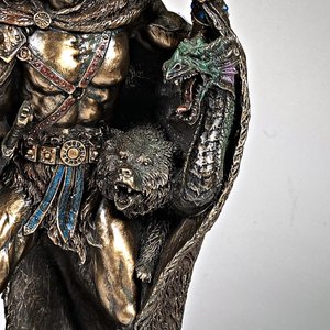 Figura de Loki en Pasta, 26 cm de Altura - imagen 4