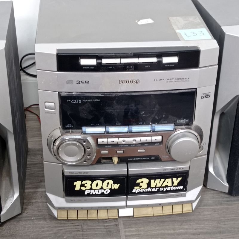 Equipo de música Philips con doble cassette y CD - imagen 2