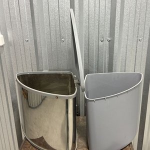 Papelera o Tacho de Basura para Colgar con Tapa - Acero Inoxidable y Plástico - imagen 1