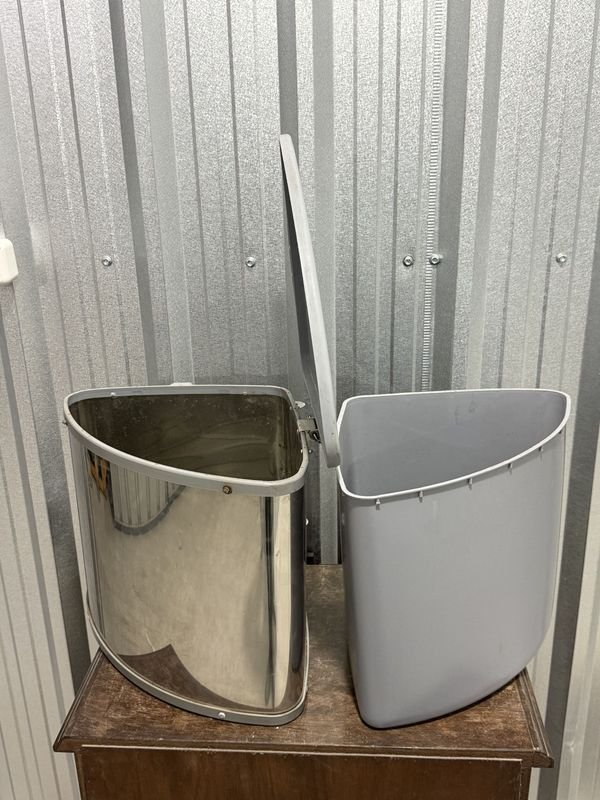 Papelera o Tacho de Basura para Colgar con Tapa - Acero Inoxidable y Plástico