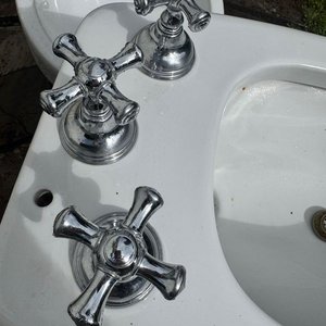 Bidet Ferrum Blanco con Grifería Cromada - imagen 3