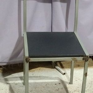Set de 2 Sillas de Caño Tapizadas (Roja y Gris) - imagen 3