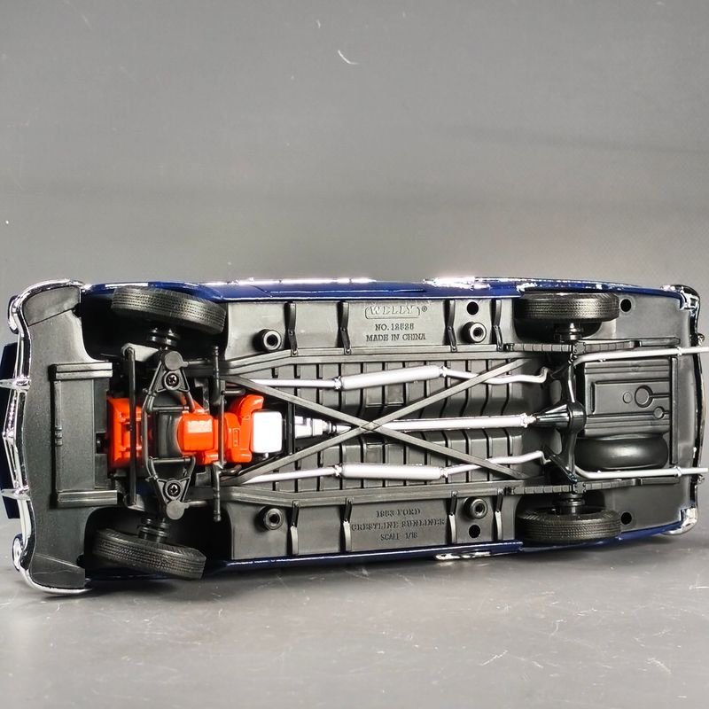 1953 Ford Crestline Sunliner Die-Cast Modelo en Escala 1:18 - imagen 13