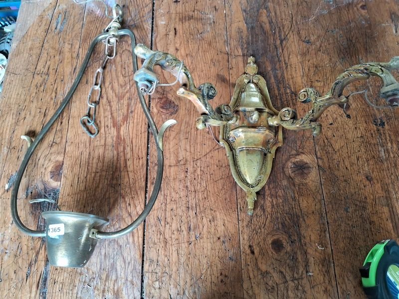 Lote anterior: Apliques de pared y soporte colgante de iluminación antigua