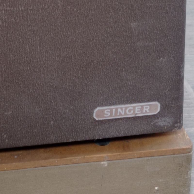 Maquina de coser Singer en mal estado - imagen 6