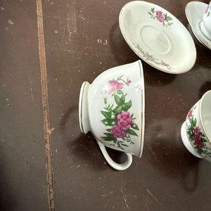 Juego de Tazas y Platos de Porcelana China con Diseño Floral - imagen 9