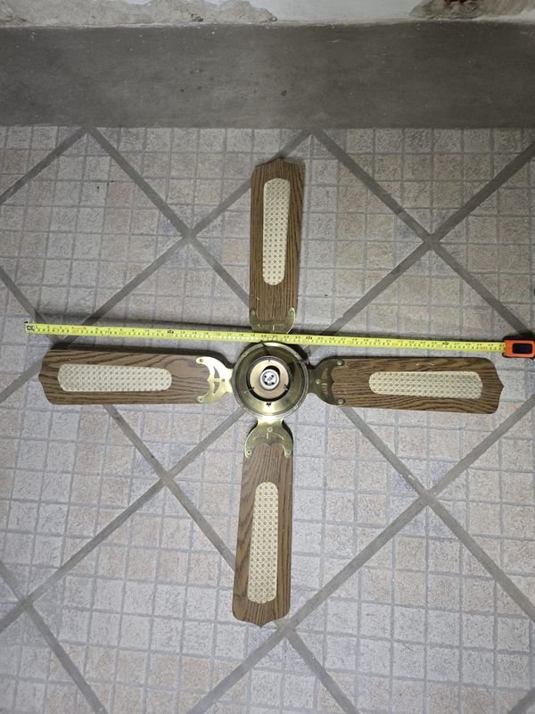 Ventilador de Techo con Luz y Aspas Madera - Acabado Latón - Sin Globo