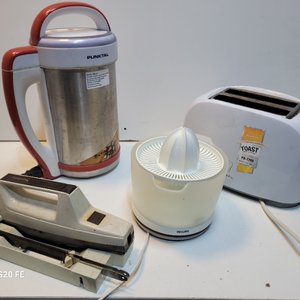 Jarra Sopera Punktal, Tostadora Punktal, Exprimidor Philips y Cuchillo Eléctrico Moulinex - imagen 2