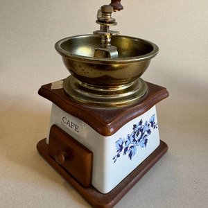 Molinillo de café, 3 tachos de cobre cafetera y base lampara aladin - imagen 2