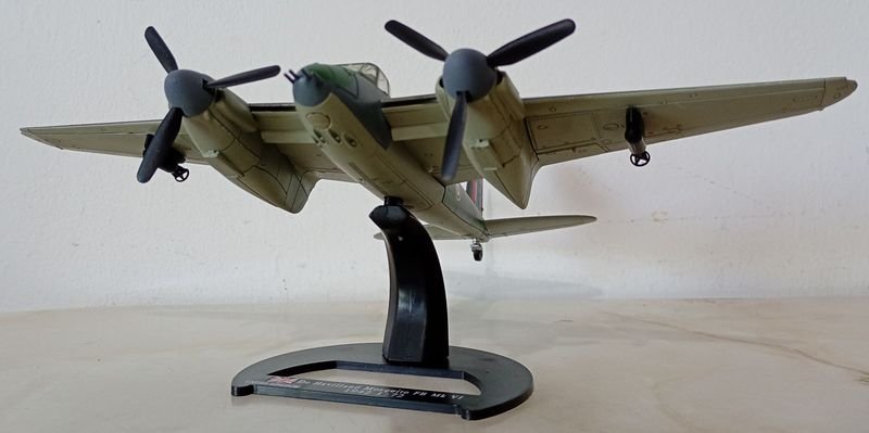 Modelo a escala de un avión de la Segunda Guerra Mundial, DE HAVILLAND MOSQUITO FB Mk VI - imagen 3