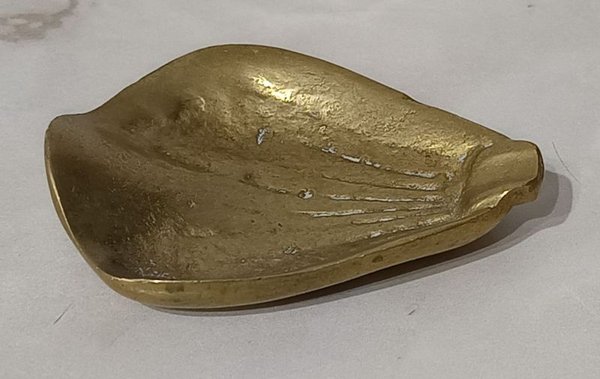 Cenicero de Bronce con forma de pétalo - imagen 2