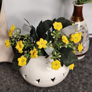 Tres Floreros con Flores Artificiales de Distintos Tamaños - imagen 6