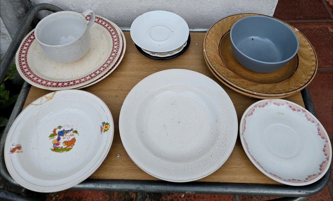 Varios Platos y Tazas de Loza Antigua