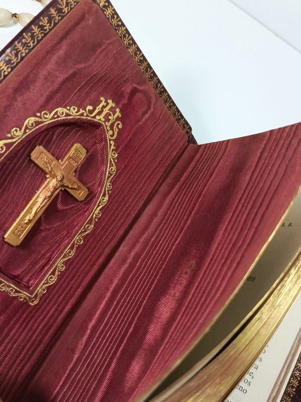 Libro y rosario religioso de la segunda mitad del siglo XX - imagen 2
