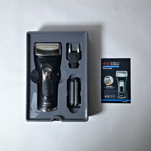 Dos Máquinas de Afeitar Eléctricas y Recortadora Personal con Accesorios - imagen 2