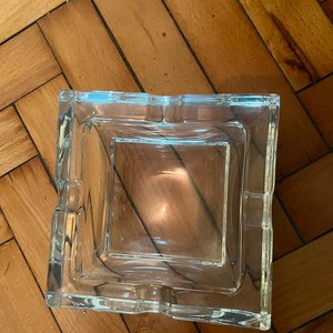 Dos Ceniceros Cuadrados de Vidrio Transparente - imagen 2
