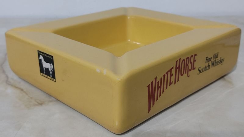 Cenicero de Porcelana INGLESA sellado, motivo Whisky WHITE HORSE - imagen 2