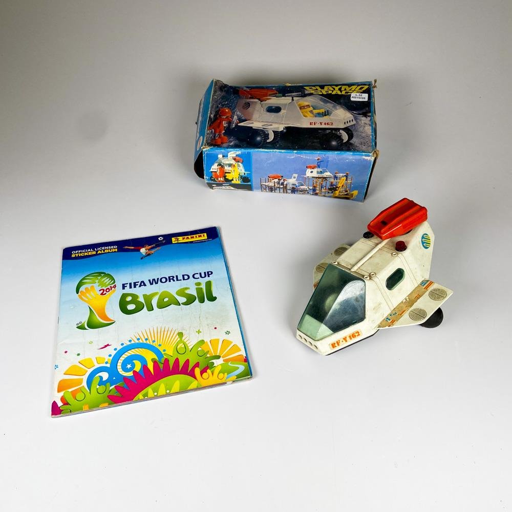 Juguete nave espacial plástico con caja, averia rueda y album figuritas 2014 incompleto