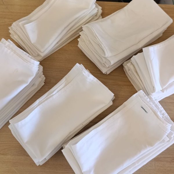 Servilletas de tela en blanco con diseños coloridos - imagen 2