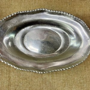 Salsera de Metal Plateado con Fuente y Cuchara - imagen 7