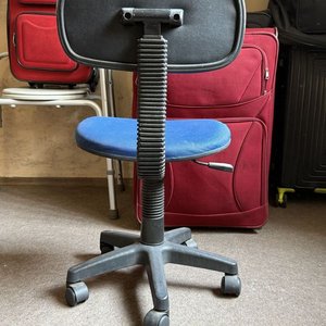 Silla de Oficina Azul con Ruedas y Altura Regulable - imagen 5