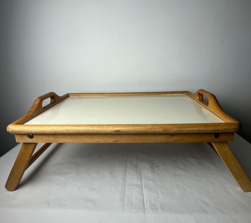 Mesa desayunador en madera con accesorios - imagen 4